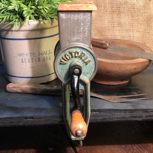 Victoria VTG Antique Hand Crank Grater Farmhouse Kitchen Home Decor Tool - Picture 16 of 16